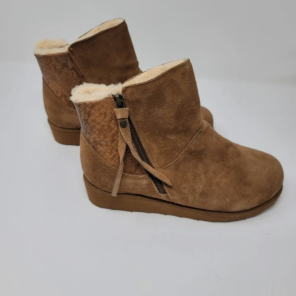 Bearpaw Megan II Wide Ankle‎ Boots Hickory Suede Snake Embossed NeverWet Sz 8W